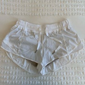 Lululemon Hotty Hot Shorts 2.5 inch